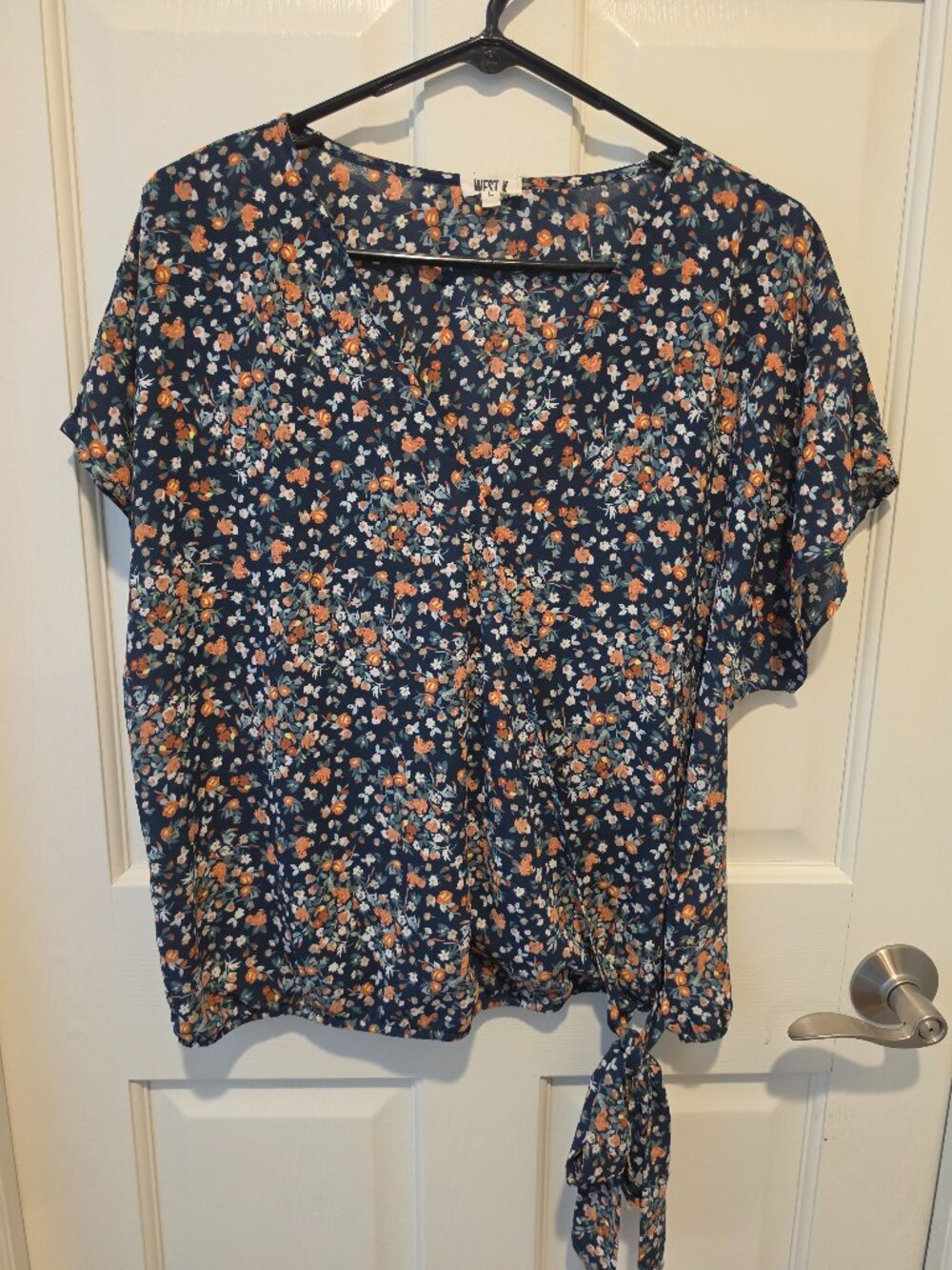 West K Women's Floral Wrap Blouse Size Large Blue Orange Short Sleeve Tie Front